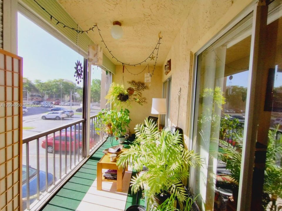 For Sale: $290,000 (2 beds, 2 baths, 1235 Square Feet)