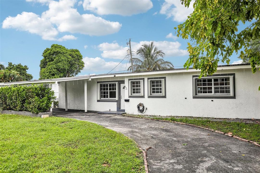 Circular driveway leading to the carport