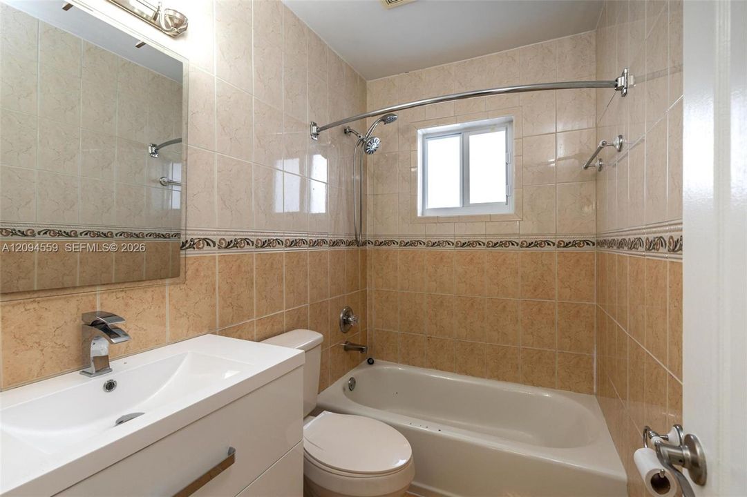 В аренду: $3,300 (3 спален, 2 ванн, 1090 Квадратных фут)
