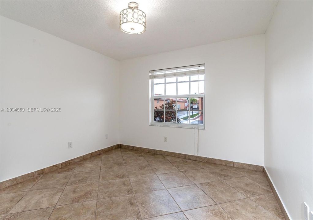 В аренду: $3,300 (3 спален, 2 ванн, 1090 Квадратных фут)