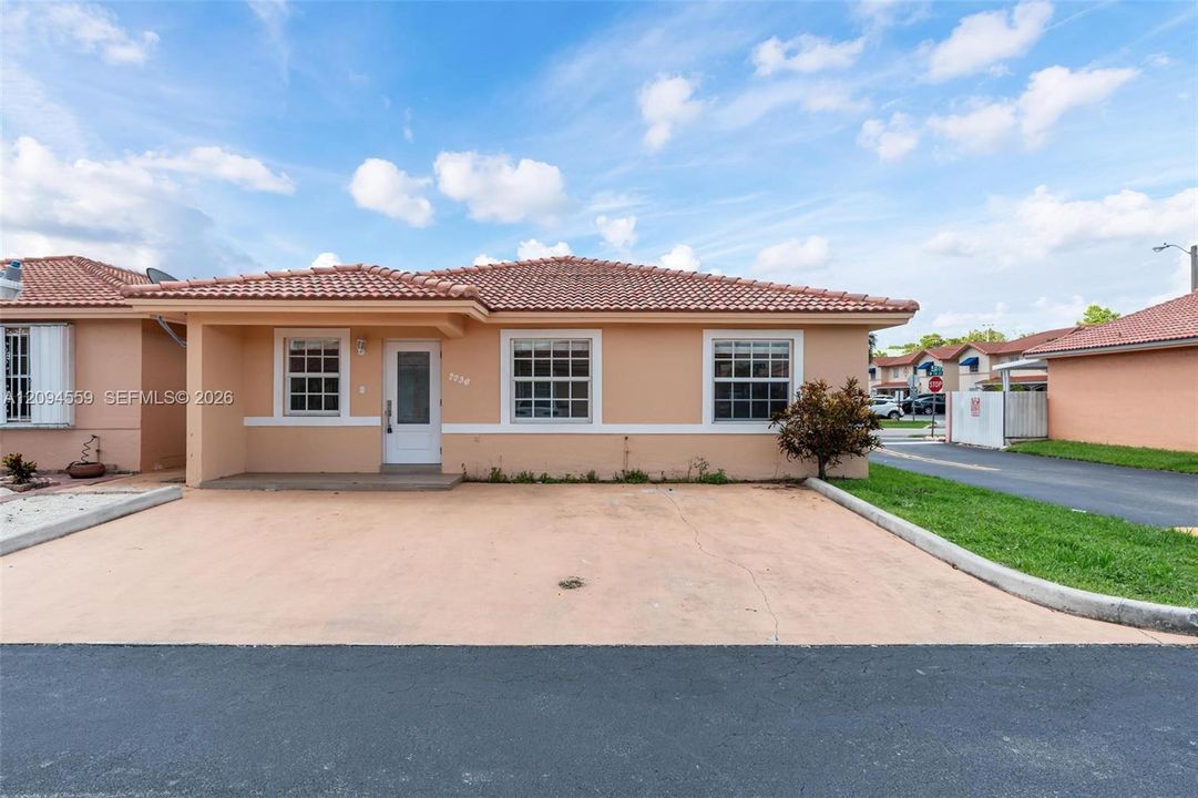 В аренду: $3,300 (3 спален, 2 ванн, 1090 Квадратных фут)