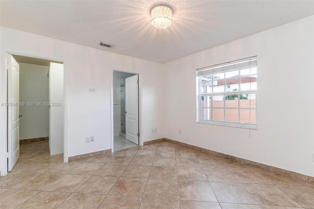 В аренду: $3,300 (3 спален, 2 ванн, 1090 Квадратных фут)