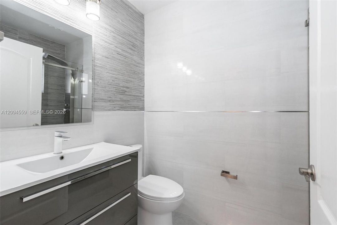 В аренду: $3,300 (3 спален, 2 ванн, 1090 Квадратных фут)