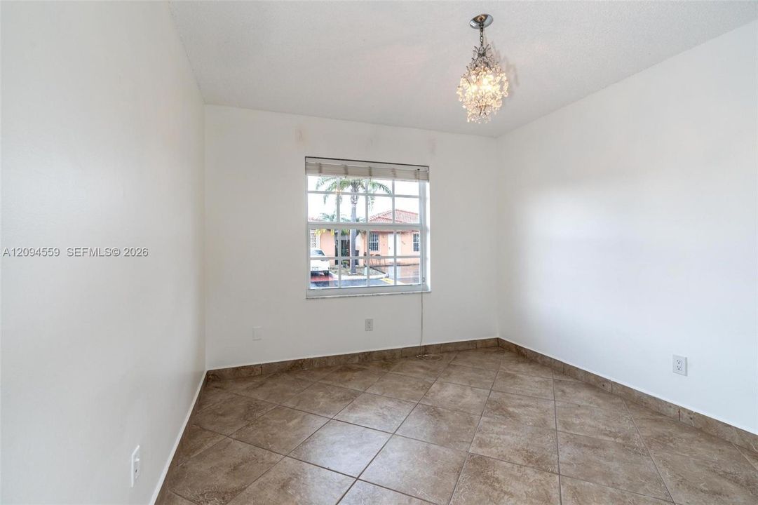 В аренду: $3,300 (3 спален, 2 ванн, 1090 Квадратных фут)