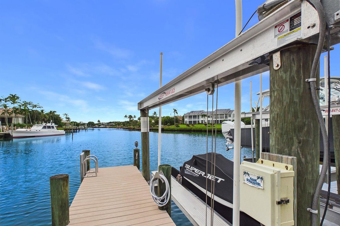 Dock w/Lift