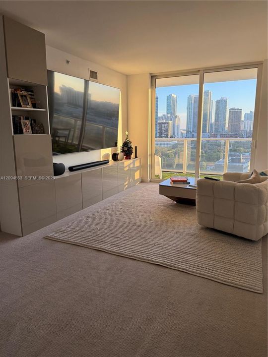 En Venta: $550,000 (2 camas, 2 baños, 951 Pies cuadrados)