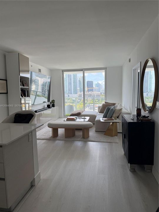 En Venta: $550,000 (2 camas, 2 baños, 951 Pies cuadrados)
