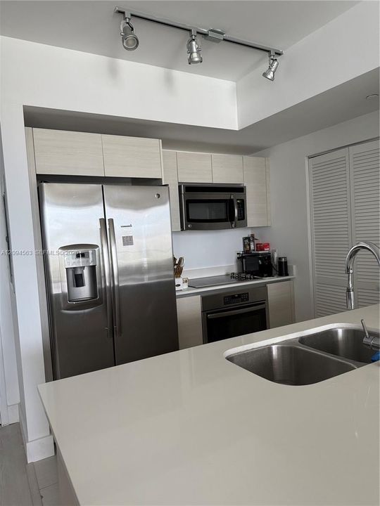 En Venta: $550,000 (2 camas, 2 baños, 951 Pies cuadrados)