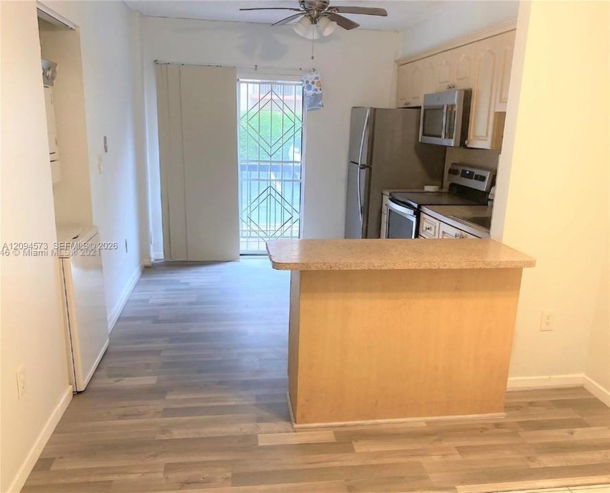 For Rent: $2,100 (2 beds, 2 baths, 812 Square Feet)