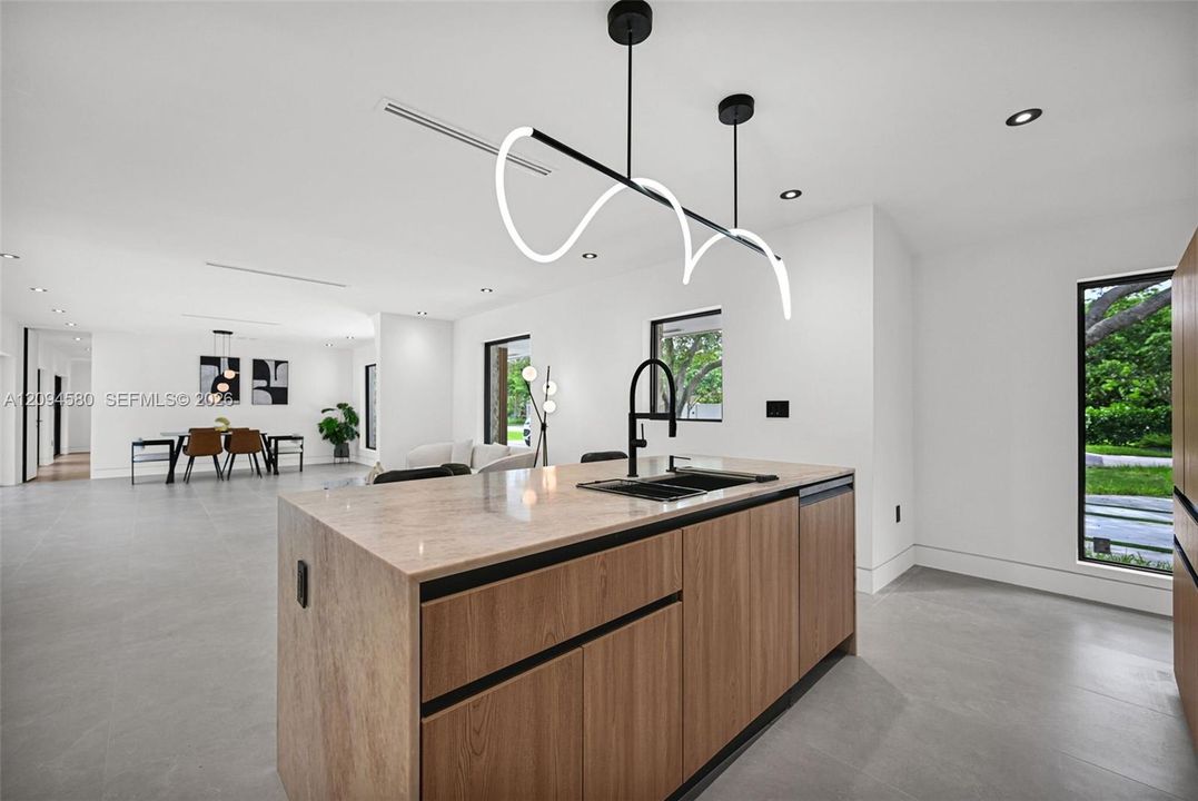 На продажу: $1,595,000 (4 спален, 2 ванн, 2382 Квадратных фут)