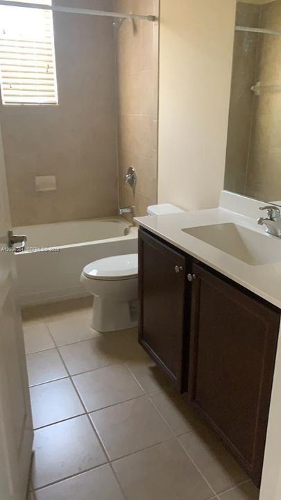 For Sale: $299,000 (3 beds, 3 baths, 1365 Square Feet)