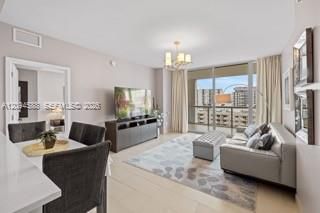 На продажу: $729,000 (2 спален, 2 ванн, 1035 Квадратных фут)