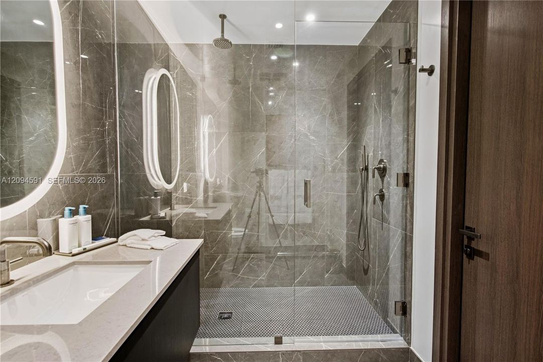 For Sale: $560,000 (0 beds, 1 baths, 460 Square Feet)