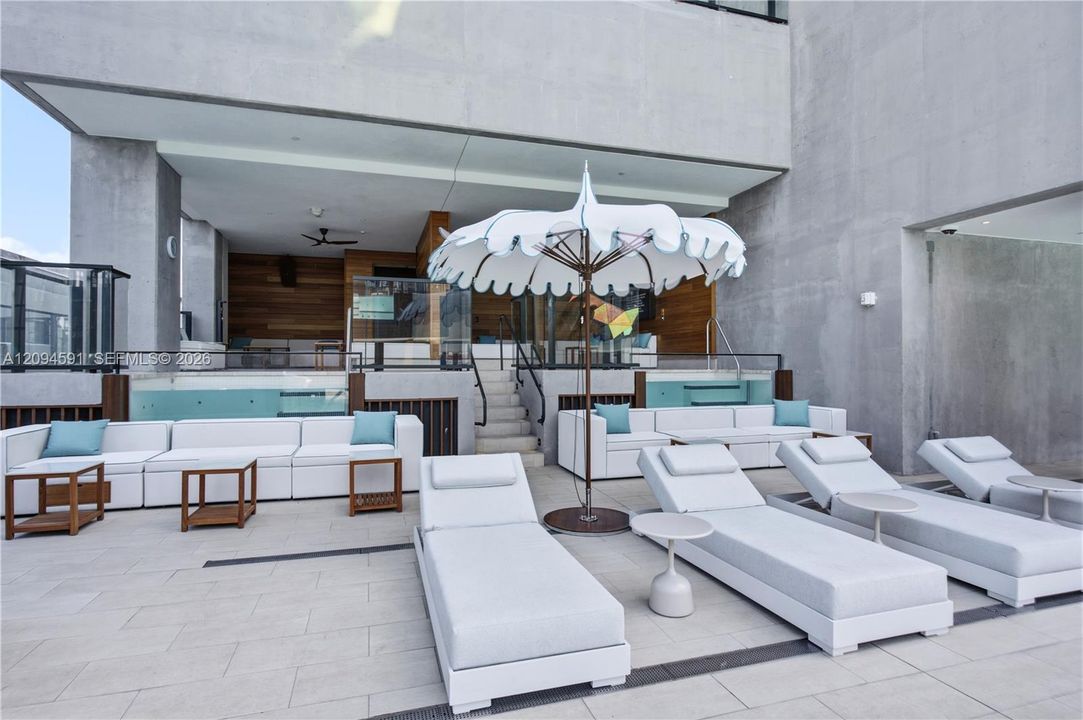 For Sale: $560,000 (0 beds, 1 baths, 460 Square Feet)