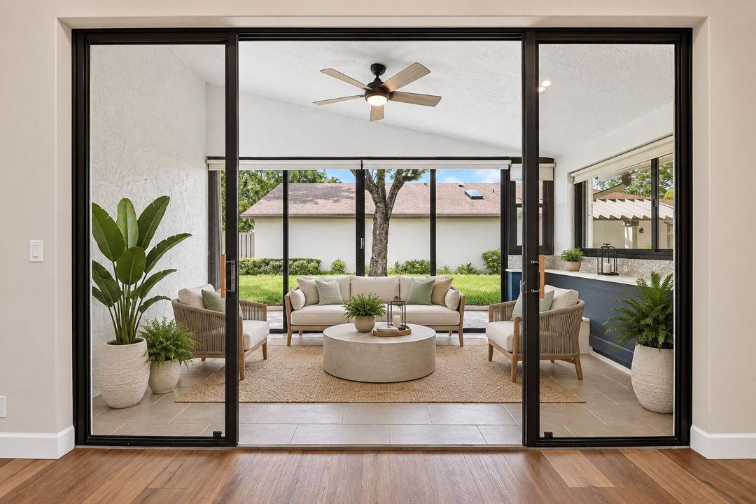 FLORIDA ROOM VIRTUALLY STAGED