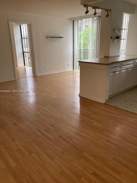 For Rent: $2,550 (2 beds, 2 baths, 988 Square Feet)