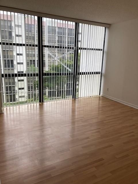 For Rent: $2,550 (2 beds, 2 baths, 988 Square Feet)
