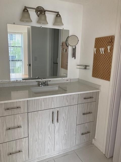 For Rent: $2,550 (2 beds, 2 baths, 988 Square Feet)