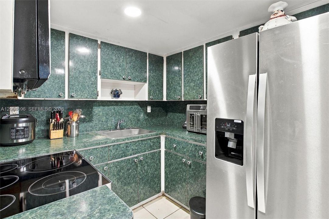 For Sale: $359,900 (3 beds, 3 baths, 1479 Square Feet)