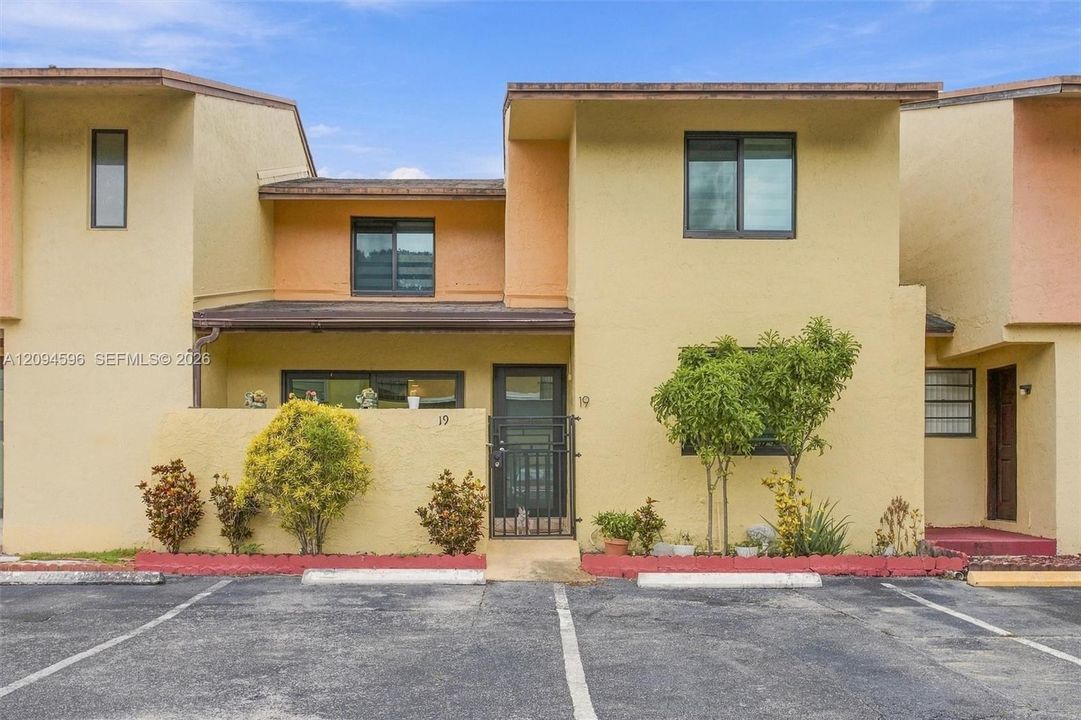 For Sale: $359,900 (3 beds, 3 baths, 1479 Square Feet)