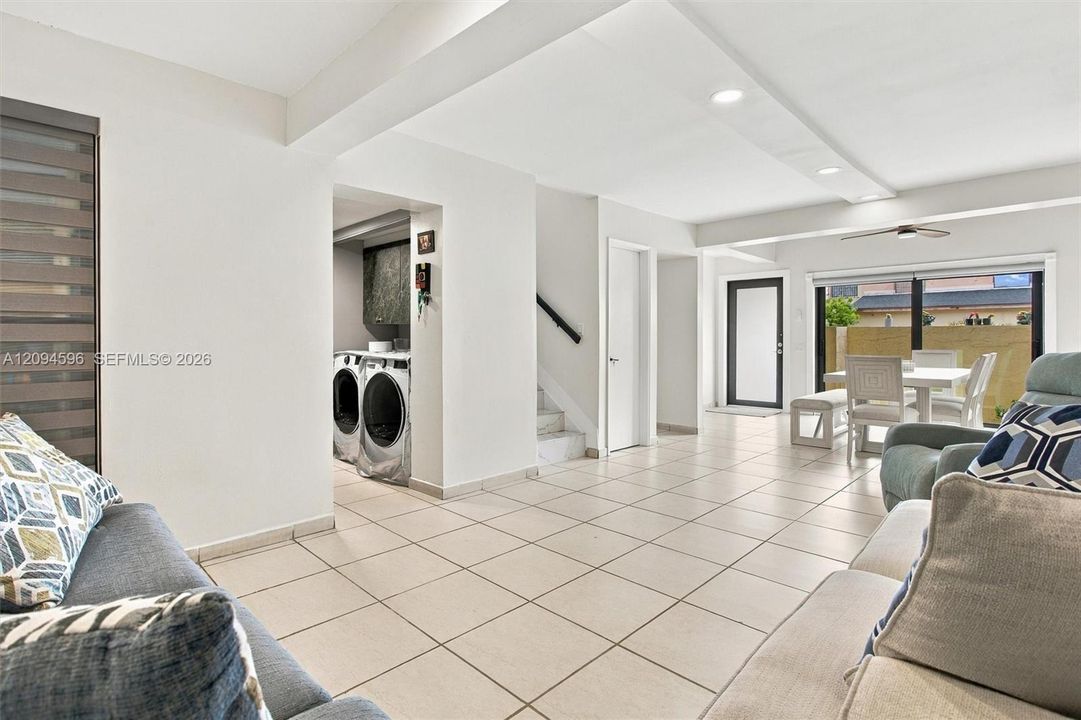 For Sale: $359,900 (3 beds, 3 baths, 1479 Square Feet)
