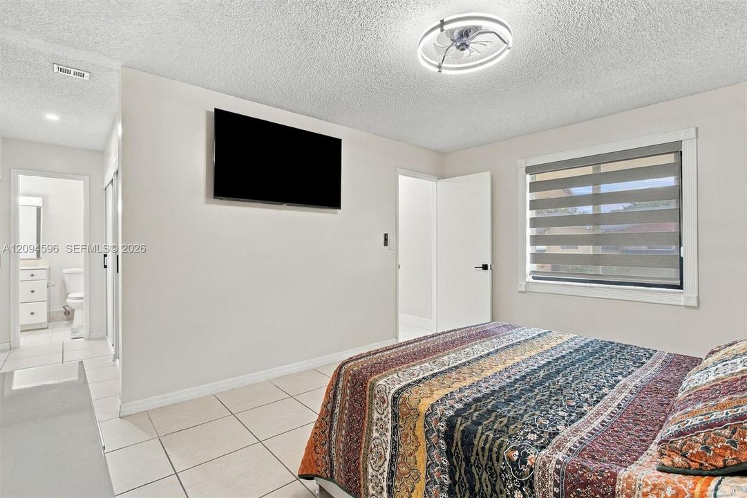 For Sale: $359,900 (3 beds, 3 baths, 1479 Square Feet)