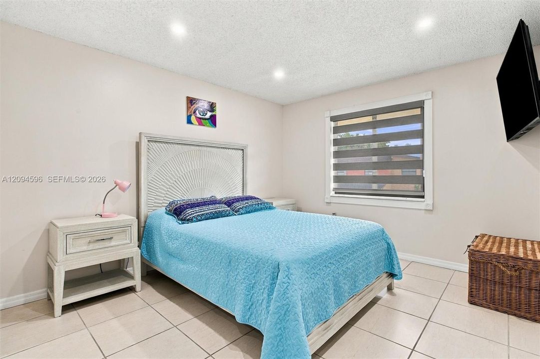 For Sale: $359,900 (3 beds, 3 baths, 1479 Square Feet)