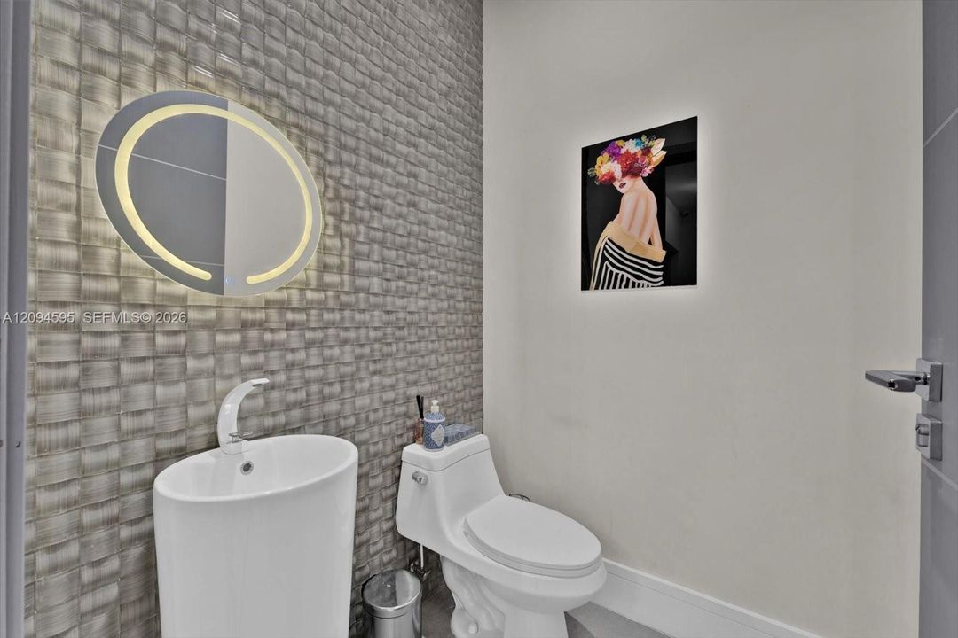For Rent: $8,500 (3 beds, 3 baths, 2220 Square Feet)