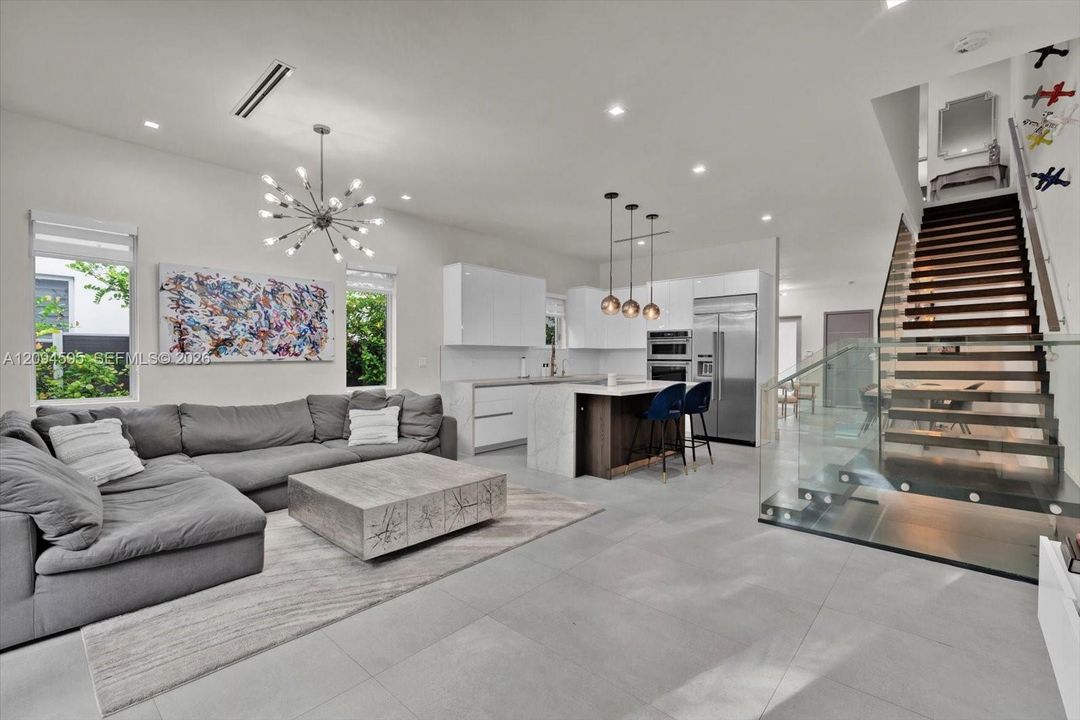 For Rent: $8,500 (3 beds, 3 baths, 2220 Square Feet)