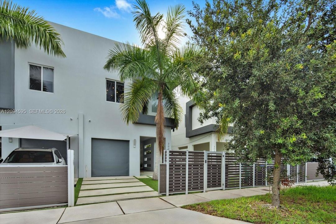For Rent: $8,500 (3 beds, 3 baths, 2220 Square Feet)