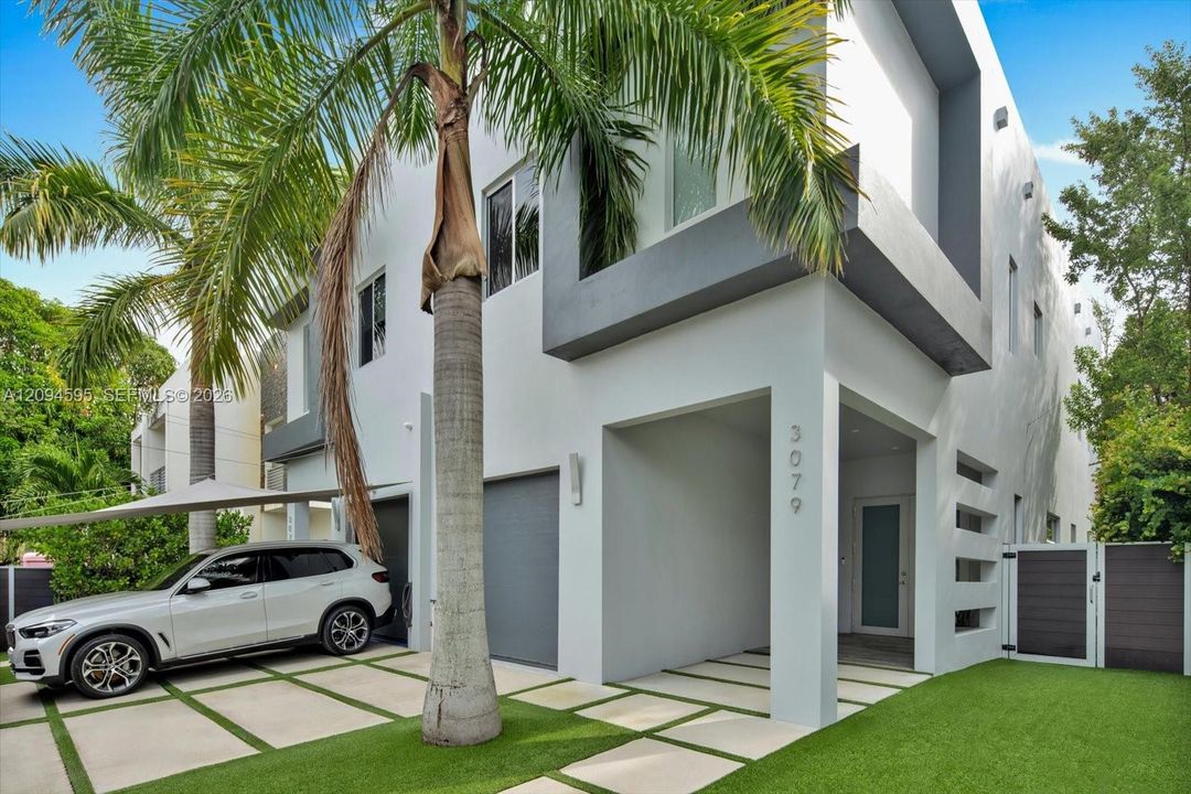 For Rent: $8,500 (3 beds, 3 baths, 2220 Square Feet)