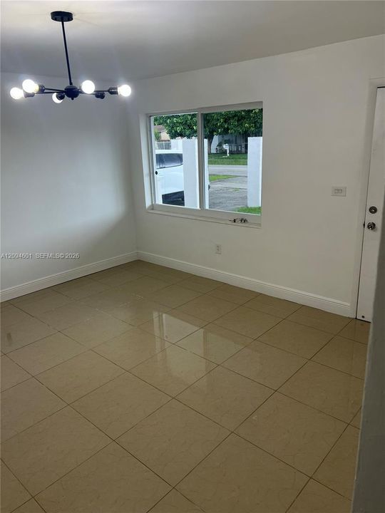 В аренду: $3,200 (3 спален, 1 ванн, 1677 Квадратных фут)
