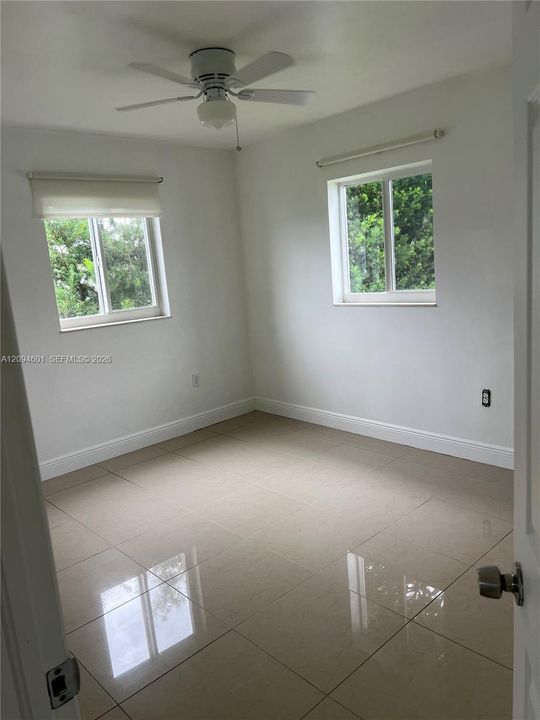 В аренду: $3,200 (3 спален, 1 ванн, 1677 Квадратных фут)