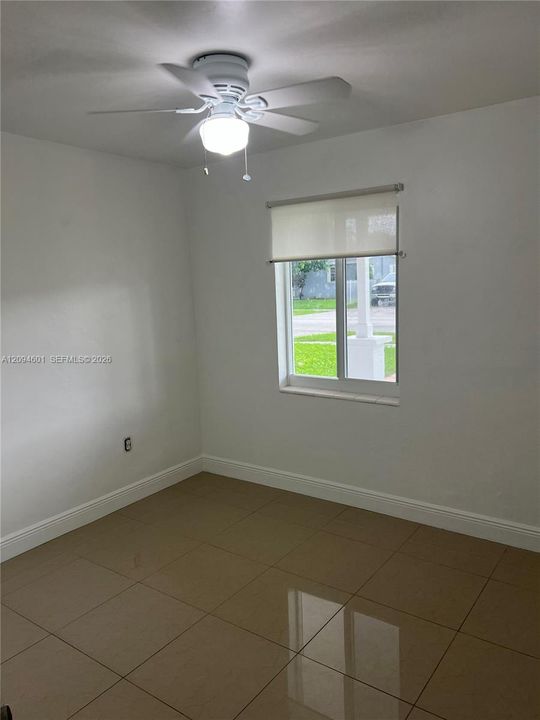 В аренду: $3,200 (3 спален, 1 ванн, 1677 Квадратных фут)