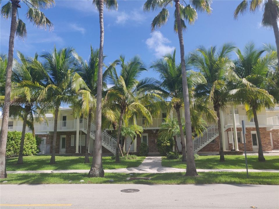 For Rent: $2,500 (1 beds, 1 baths, 530 Square Feet)