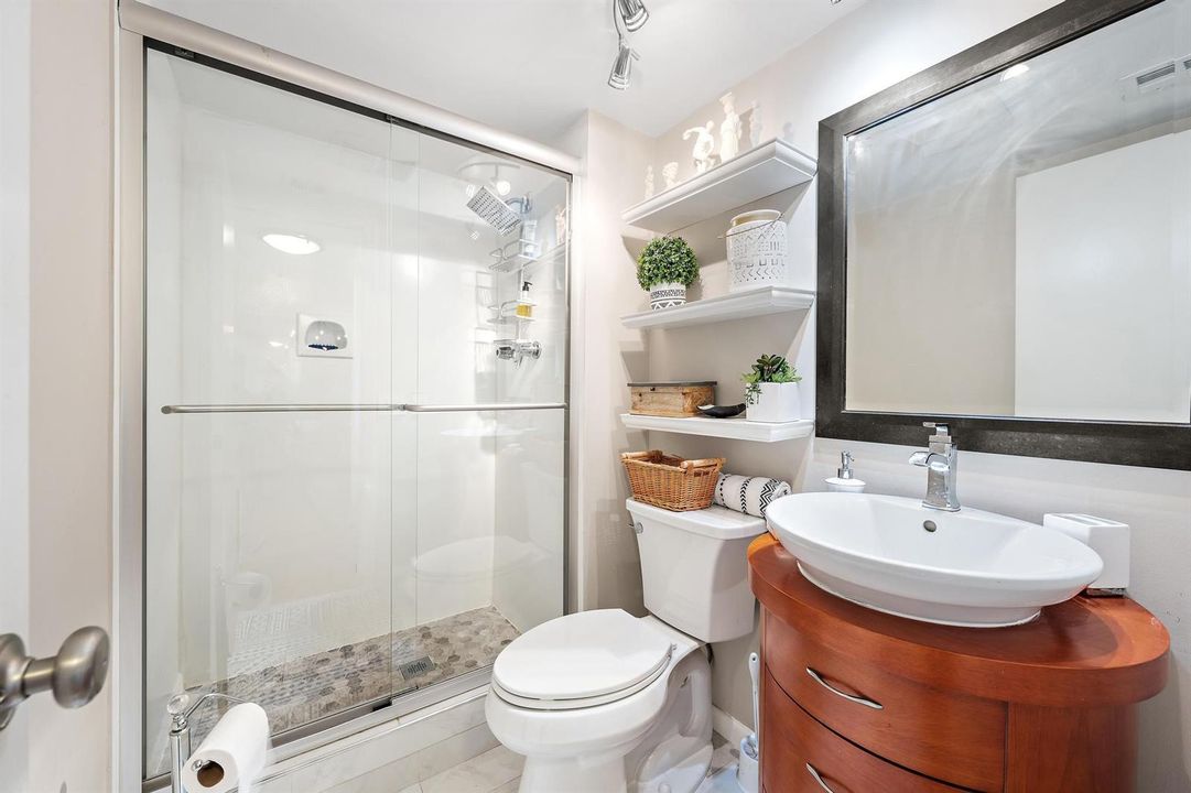 155 Yacht Club Dr 207-2