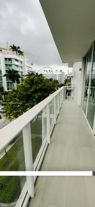 На продажу: $1,030,000 (2 спален, 2 ванн, 1211 Квадратных фут)