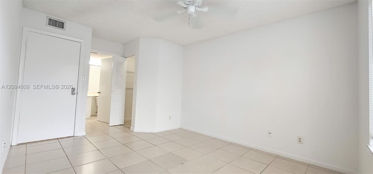 В аренду: $1,650 (1 спален, 1 ванн, 816 Квадратных фут)