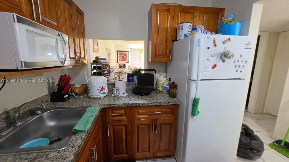 For Rent: $1,950 (2 beds, 2 baths, 840 Square Feet)