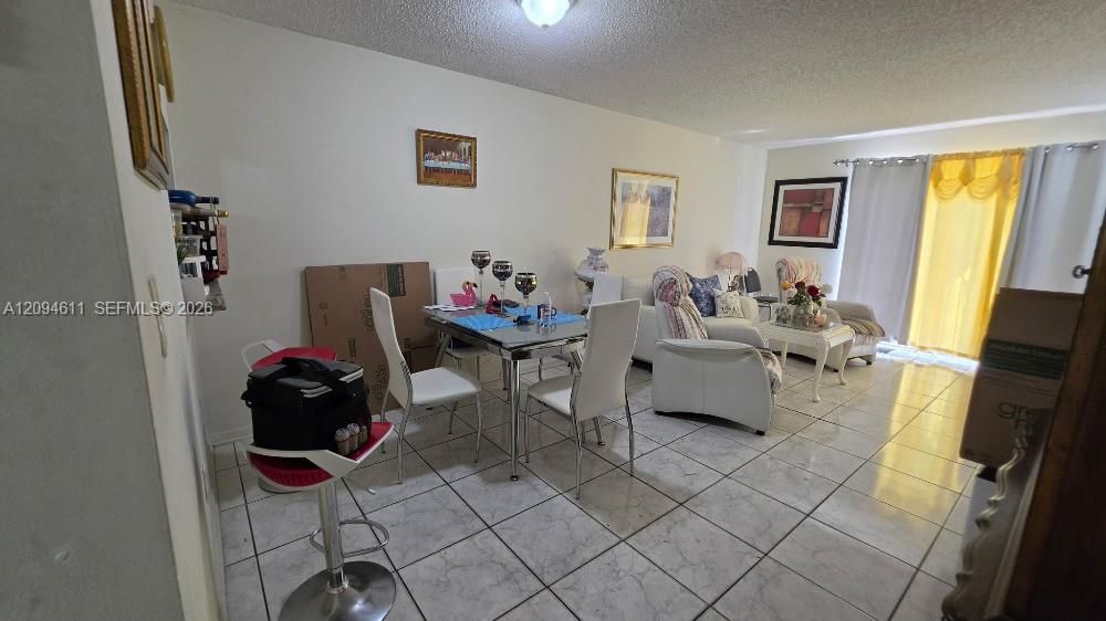 For Rent: $1,950 (2 beds, 2 baths, 840 Square Feet)
