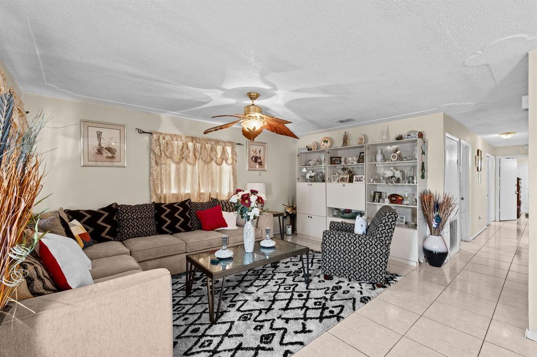 11-web-or-mls-A7408515