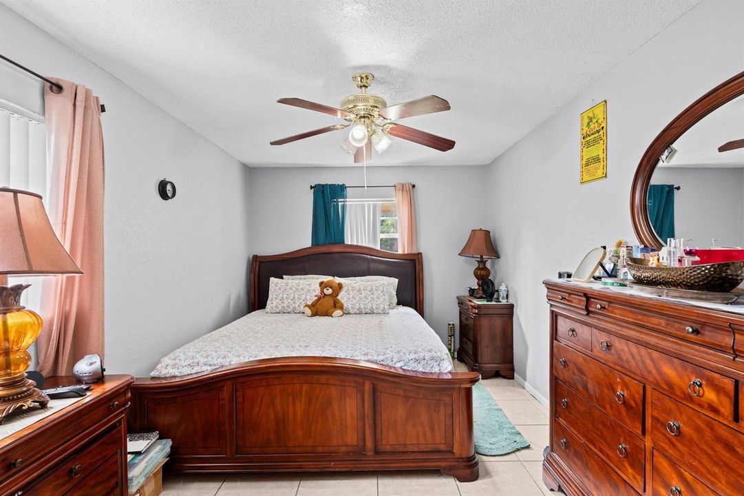 25-web-or-mls-A7408427