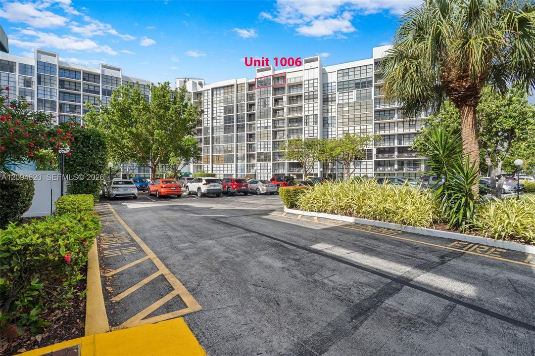 For Rent: $2,100 (1 beds, 1 baths, 915 Square Feet)