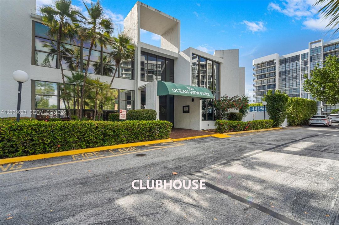 For Rent: $2,100 (1 beds, 1 baths, 915 Square Feet)