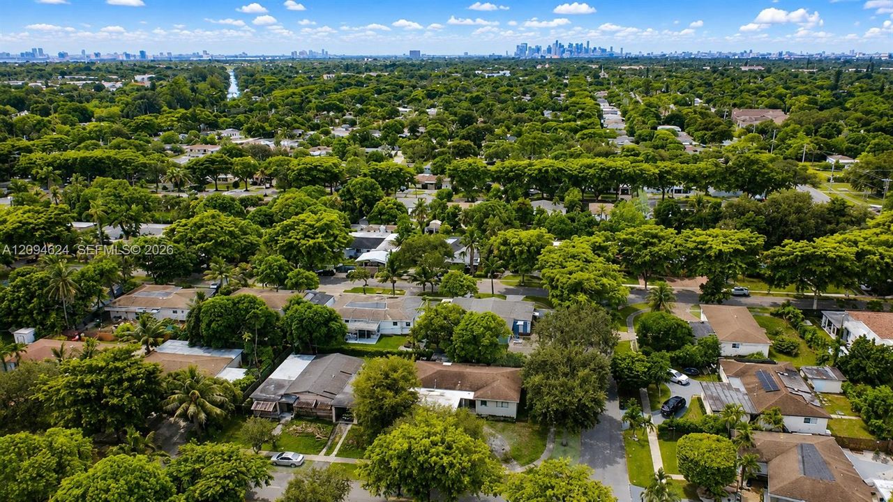 En Venta: $660,000 (4 camas, 3 baños, 2193 Pies cuadrados)
