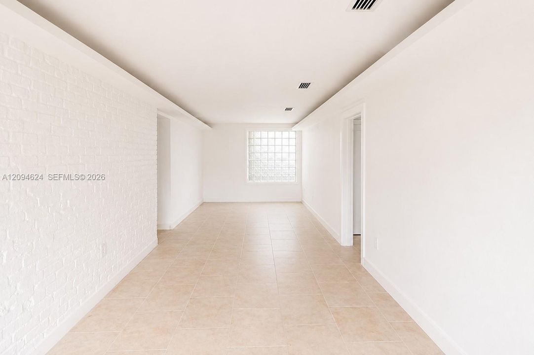 En Venta: $660,000 (4 camas, 3 baños, 2193 Pies cuadrados)