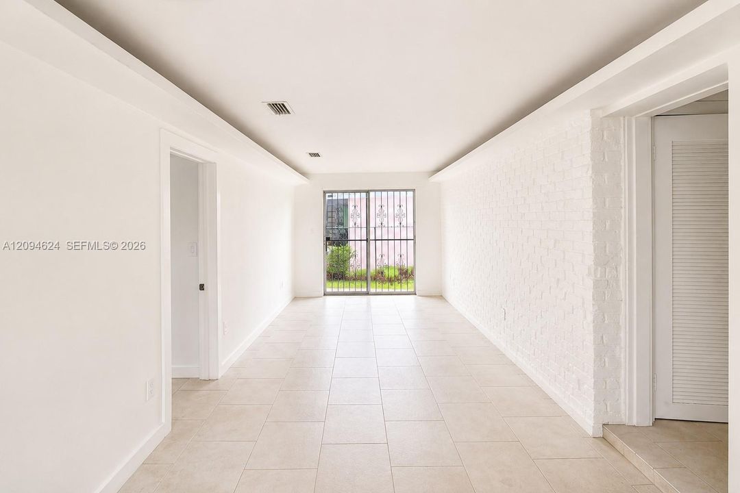 En Venta: $660,000 (4 camas, 3 baños, 2193 Pies cuadrados)