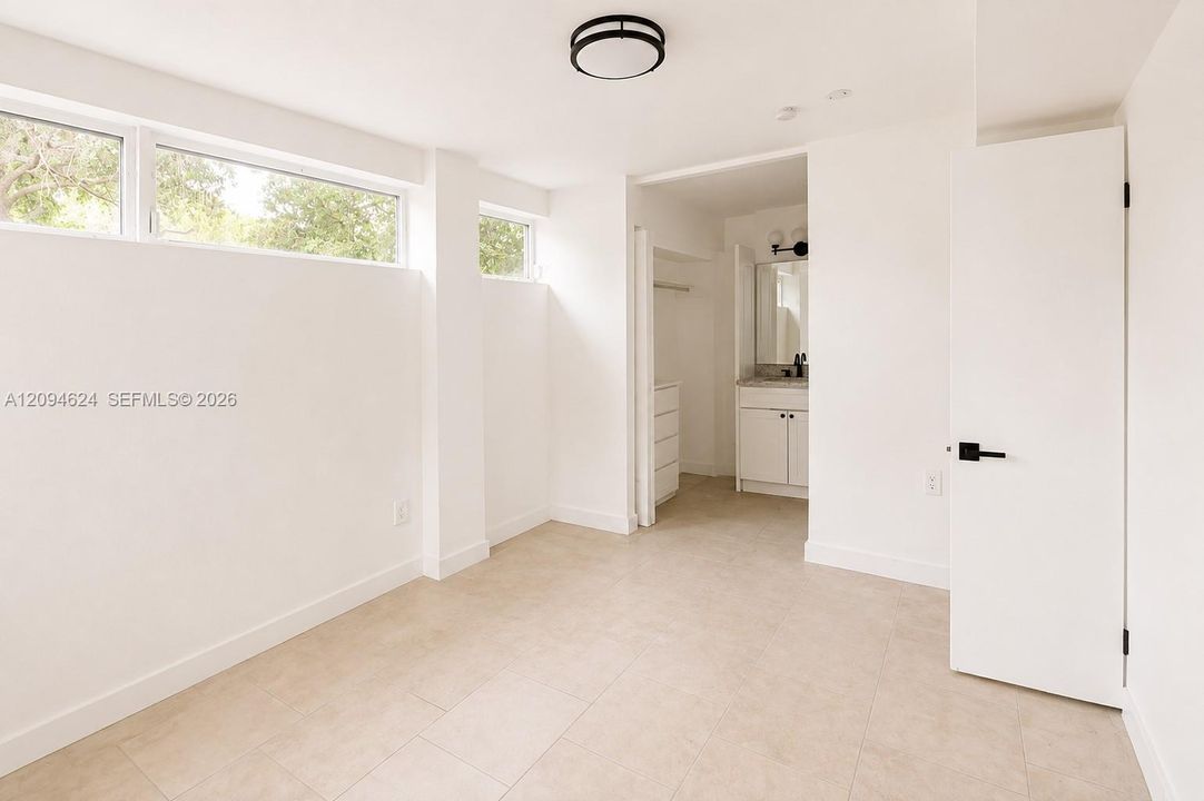 En Venta: $660,000 (4 camas, 3 baños, 2193 Pies cuadrados)