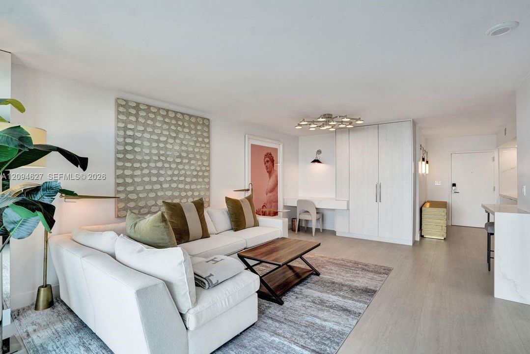 For Sale: $960,000 (1 beds, 1 baths, 740 Square Feet)