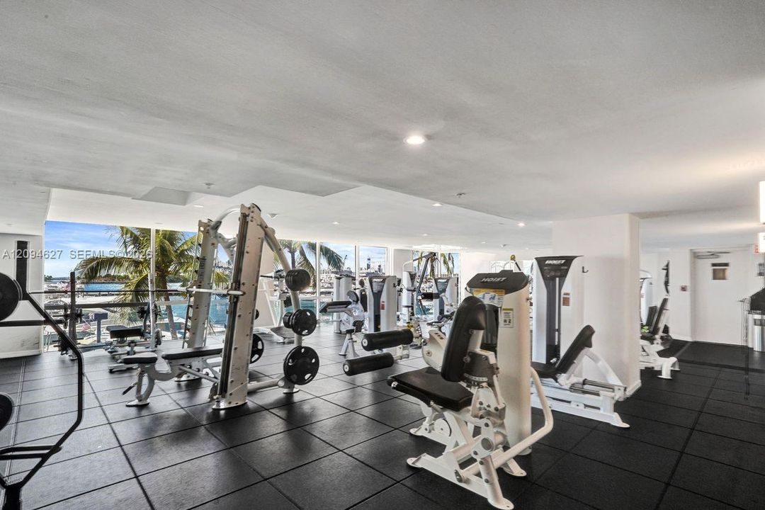 For Sale: $960,000 (1 beds, 1 baths, 740 Square Feet)